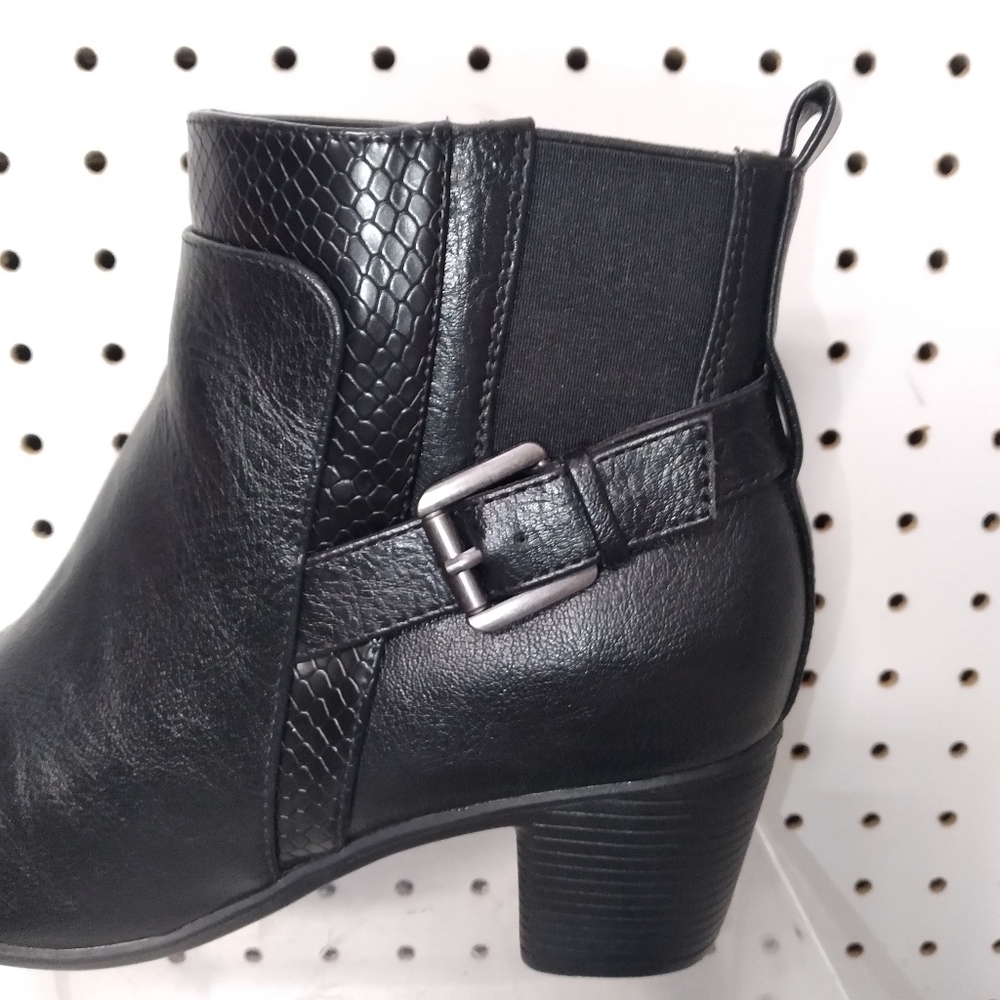 Women’s Black Boots | Comfort Lightweight Buckle Mid Ankle Booties Zip up 8 W - Picture 2 of 9